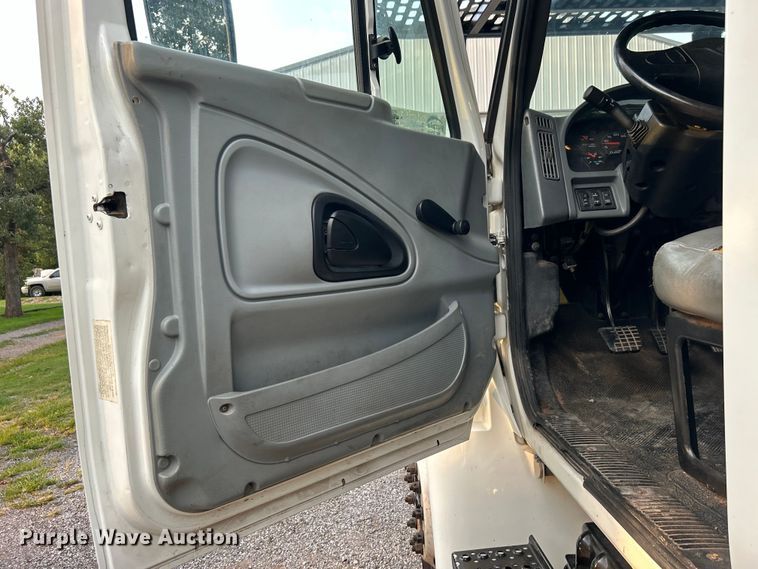 image for item DO6693 2007 International 4300 forestry bucket truck