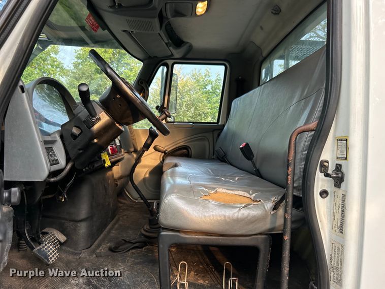 image for item DO6693 2007 International 4300 forestry bucket truck