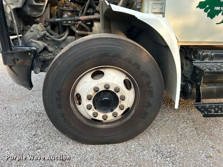 image for item DO6693 2007 International 4300 forestry bucket truck