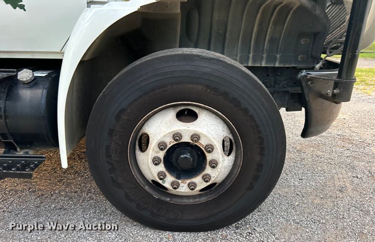 image for item DO6693 2007 International 4300 forestry bucket truck