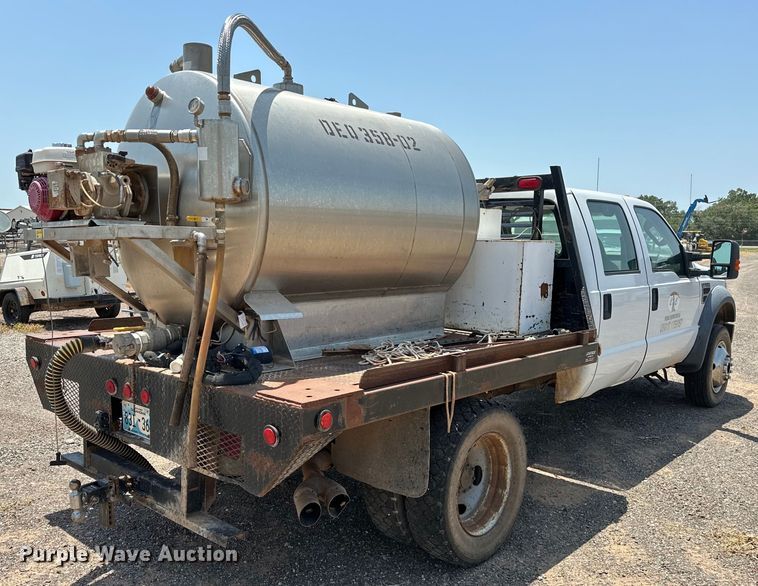 image for item DO6998 2008 Ford F550 Super Duty Crew Cab flatbed truck