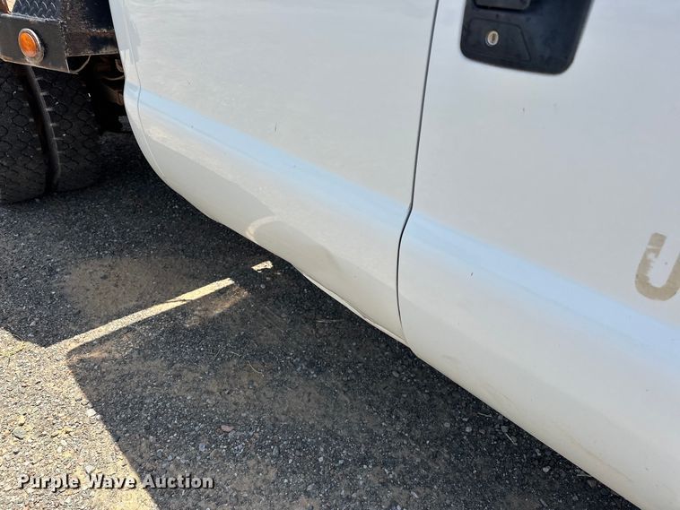 image for item DO6998 2008 Ford F550 Super Duty Crew Cab flatbed truck