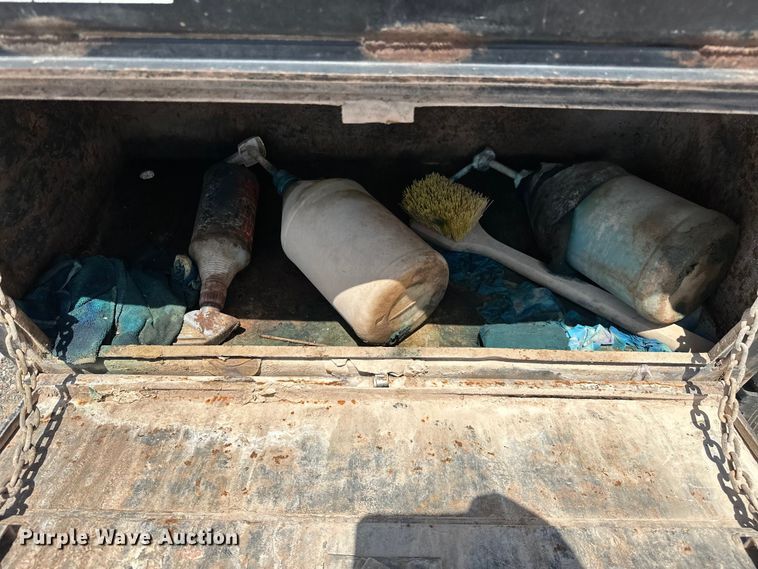 image for item DO6998 2008 Ford F550 Super Duty Crew Cab flatbed truck