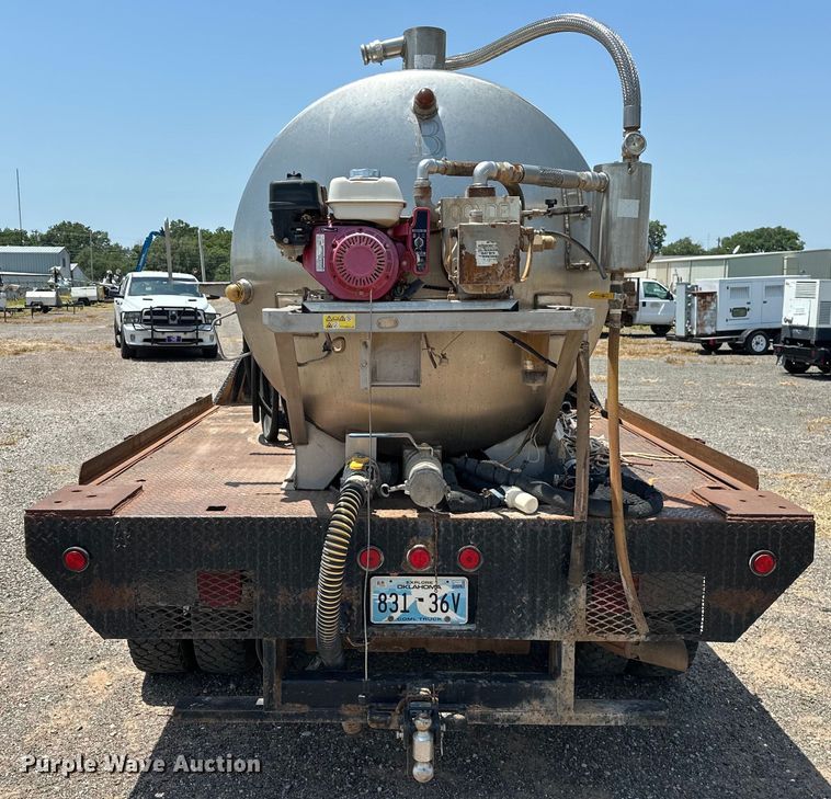 image for item DO6998 2008 Ford F550 Super Duty Crew Cab flatbed truck