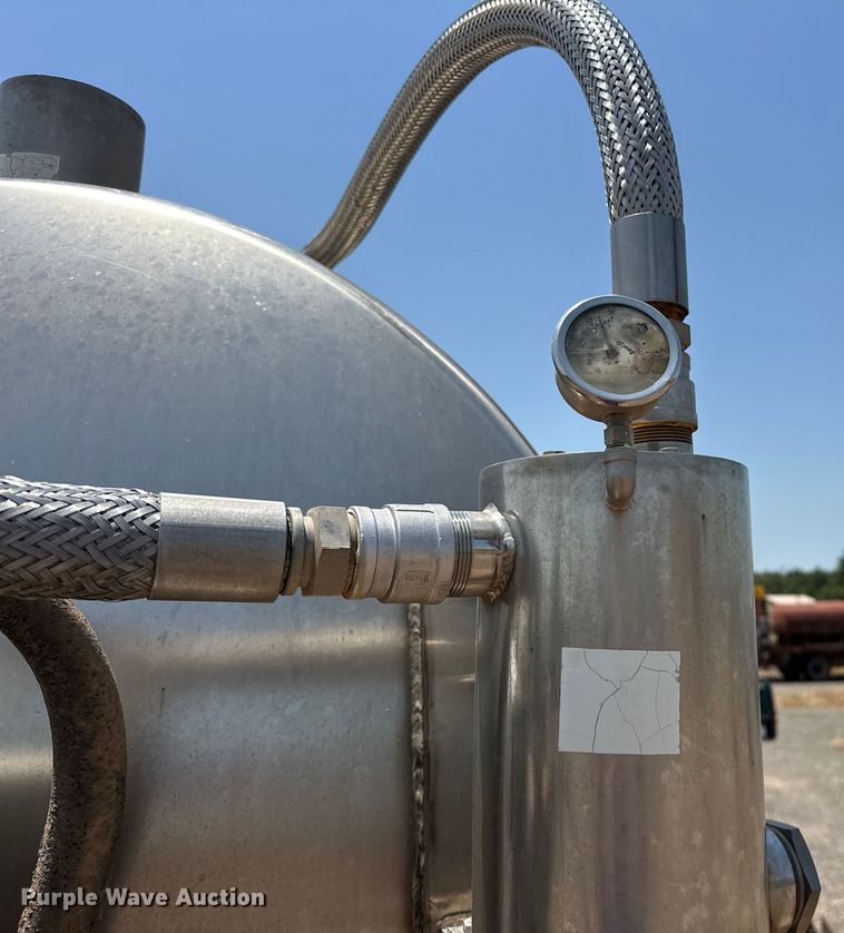 image for item DO6998 2008 Ford F550 Super Duty Crew Cab flatbed truck