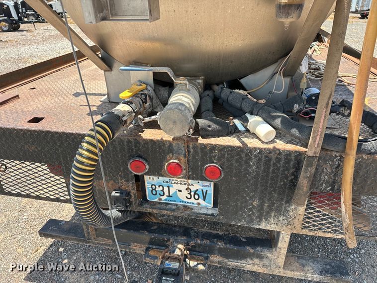 image for item DO6998 2008 Ford F550 Super Duty Crew Cab flatbed truck