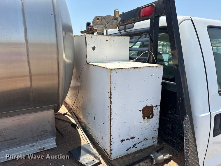 image for item DO6998 2008 Ford F550 Super Duty Crew Cab flatbed truck