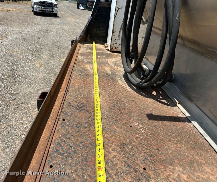 image for item DO6998 2008 Ford F550 Super Duty Crew Cab flatbed truck