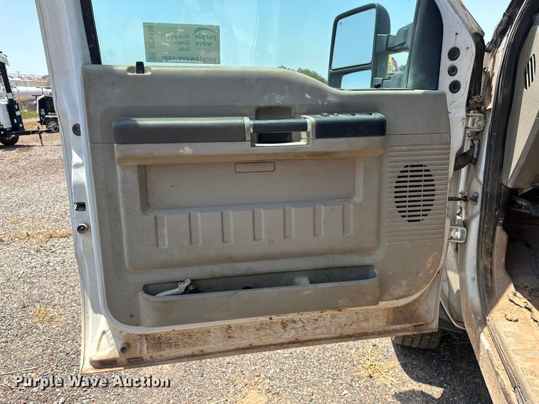 image for item DO6998 2008 Ford F550 Super Duty Crew Cab flatbed truck