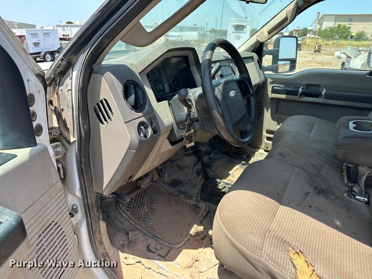 image for item DO6998 2008 Ford F550 Super Duty Crew Cab flatbed truck