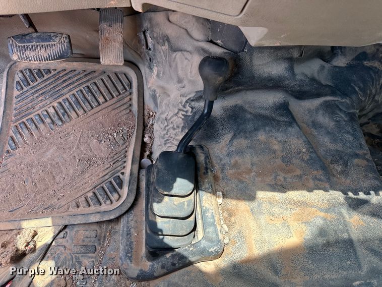 image for item DO6998 2008 Ford F550 Super Duty Crew Cab flatbed truck