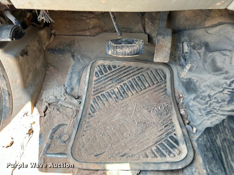 image for item DO6998 2008 Ford F550 Super Duty Crew Cab flatbed truck