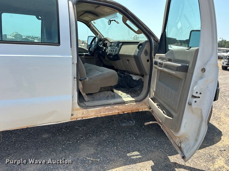 image for item DO6998 2008 Ford F550 Super Duty Crew Cab flatbed truck