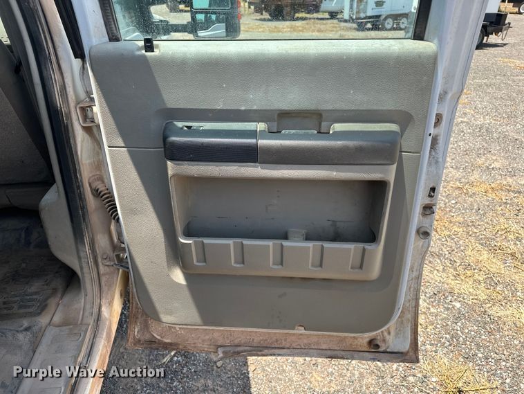 image for item DO6998 2008 Ford F550 Super Duty Crew Cab flatbed truck