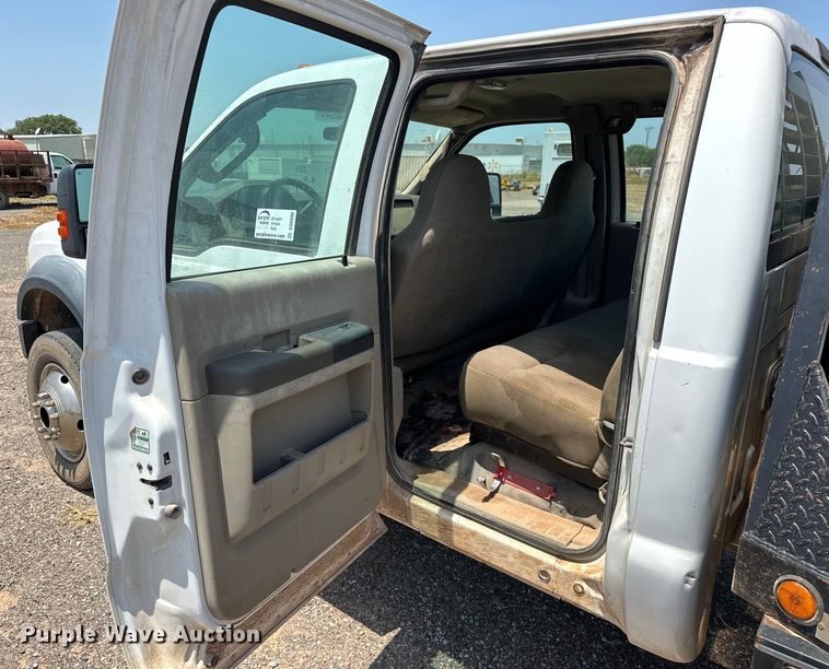 image for item DO6998 2008 Ford F550 Super Duty Crew Cab flatbed truck