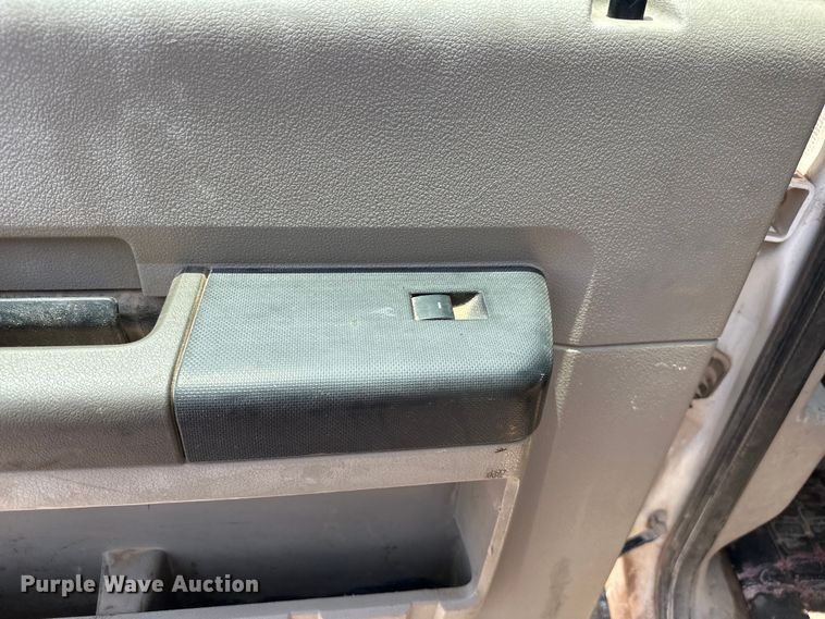 image for item DO6998 2008 Ford F550 Super Duty Crew Cab flatbed truck