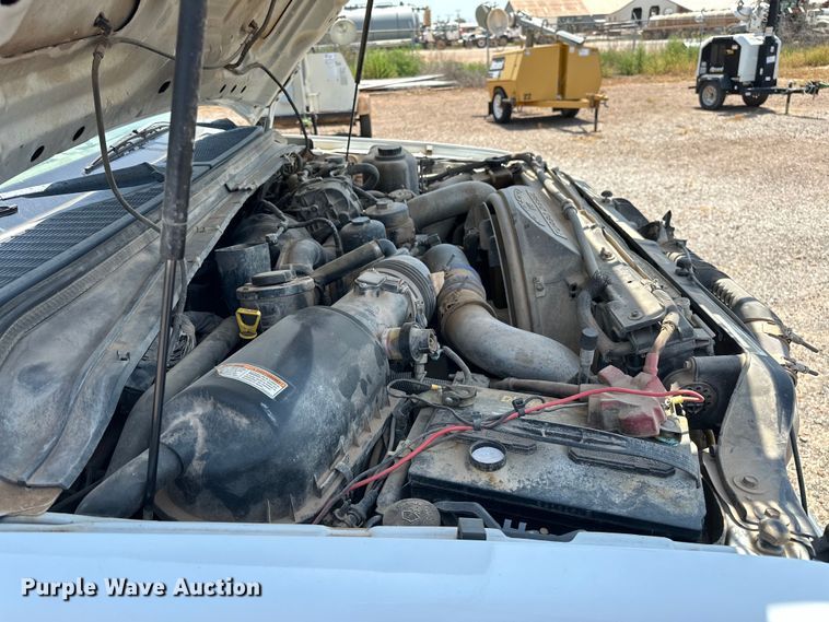 image for item DO6998 2008 Ford F550 Super Duty Crew Cab flatbed truck