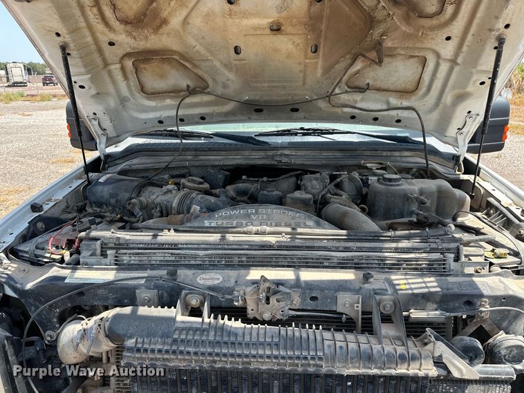 image for item DO6998 2008 Ford F550 Super Duty Crew Cab flatbed truck