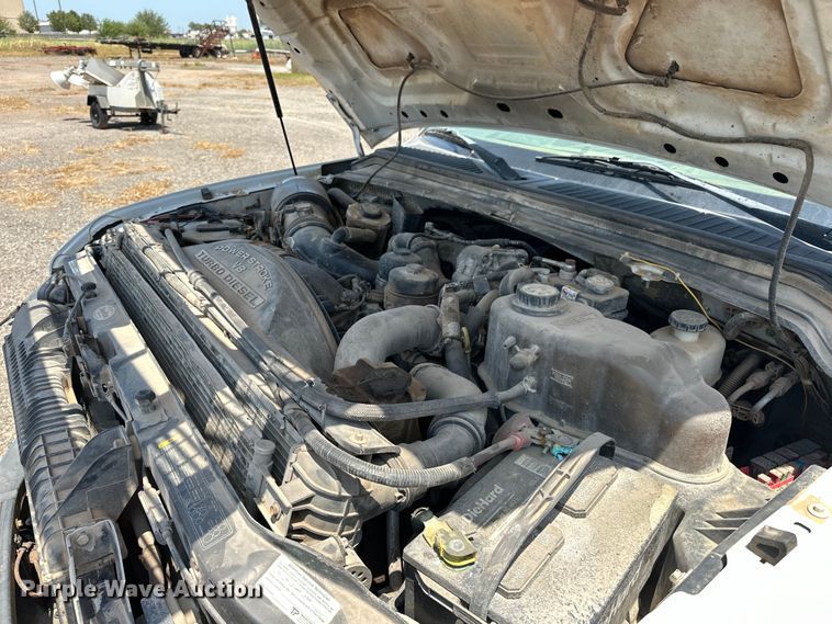 image for item DO6998 2008 Ford F550 Super Duty Crew Cab flatbed truck