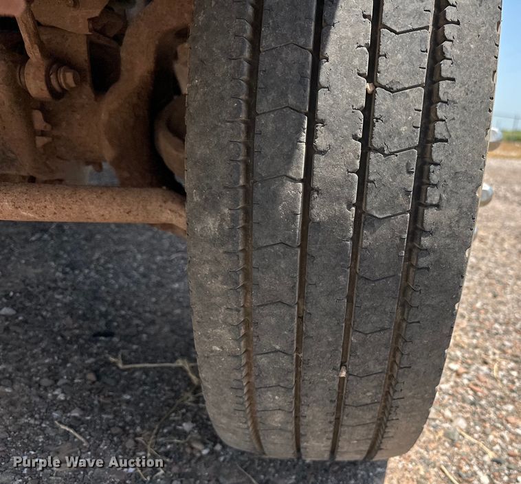 image for item DO6998 2008 Ford F550 Super Duty Crew Cab flatbed truck