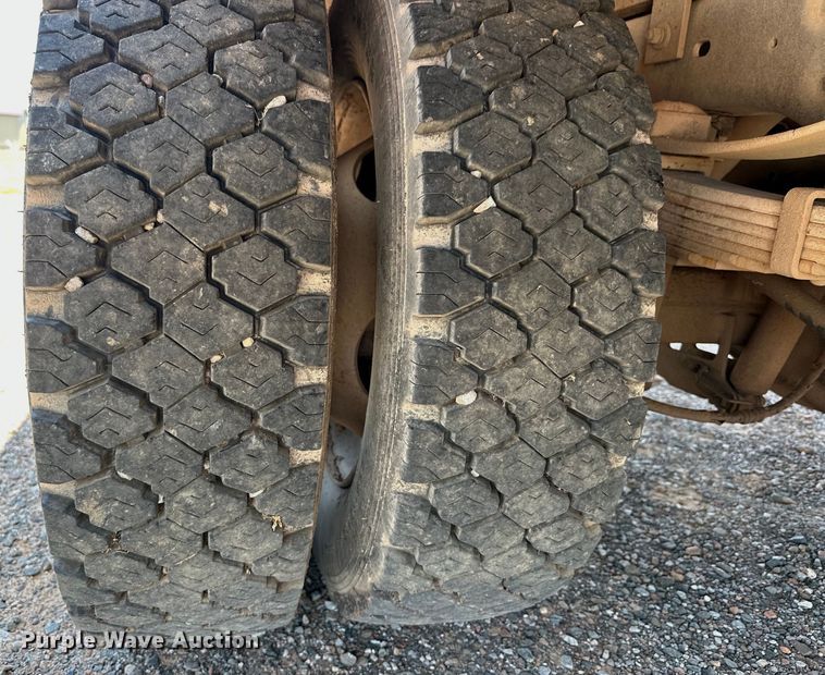 image for item DO6998 2008 Ford F550 Super Duty Crew Cab flatbed truck