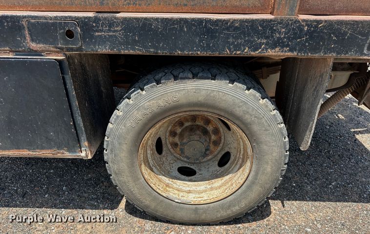 image for item DO6998 2008 Ford F550 Super Duty Crew Cab flatbed truck