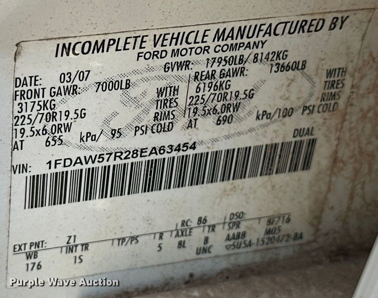 image for item DO6998 2008 Ford F550 Super Duty Crew Cab flatbed truck