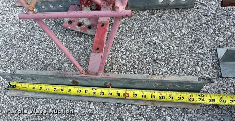 image for item DO7147 Razorback  12 HED truss screed 