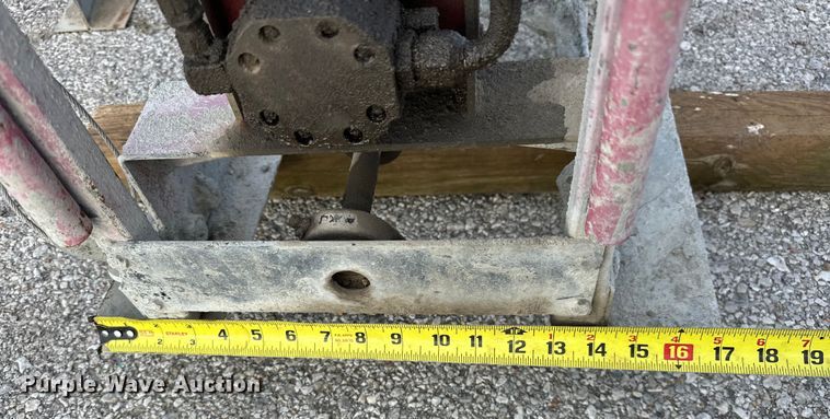 image for item DO7147 Razorback  12 HED truss screed 