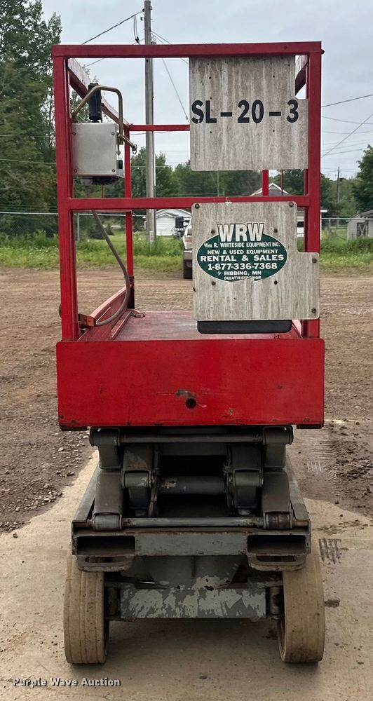 image for item DP8443 2004 Skyjack SJ3220 scissor lift