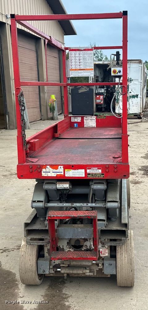 image for item DP8443 2004 Skyjack SJ3220 scissor lift