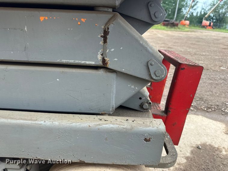 image for item DP8443 2004 Skyjack SJ3220 scissor lift