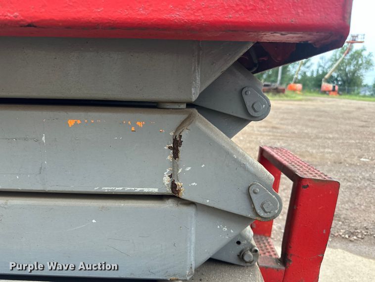 image for item DP8443 2004 Skyjack SJ3220 scissor lift
