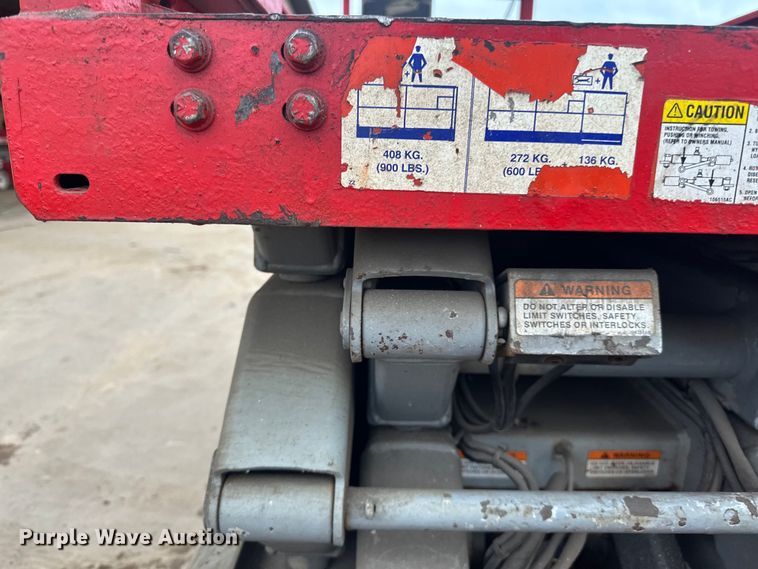 image for item DP8443 2004 Skyjack SJ3220 scissor lift