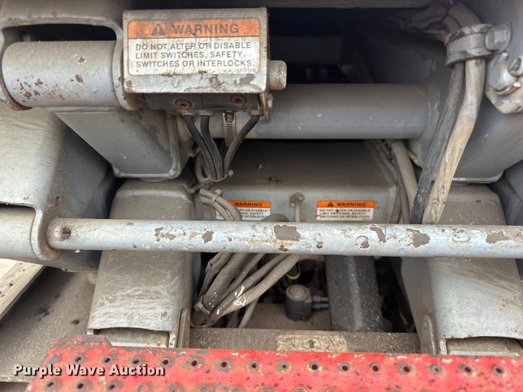 image for item DP8443 2004 Skyjack SJ3220 scissor lift