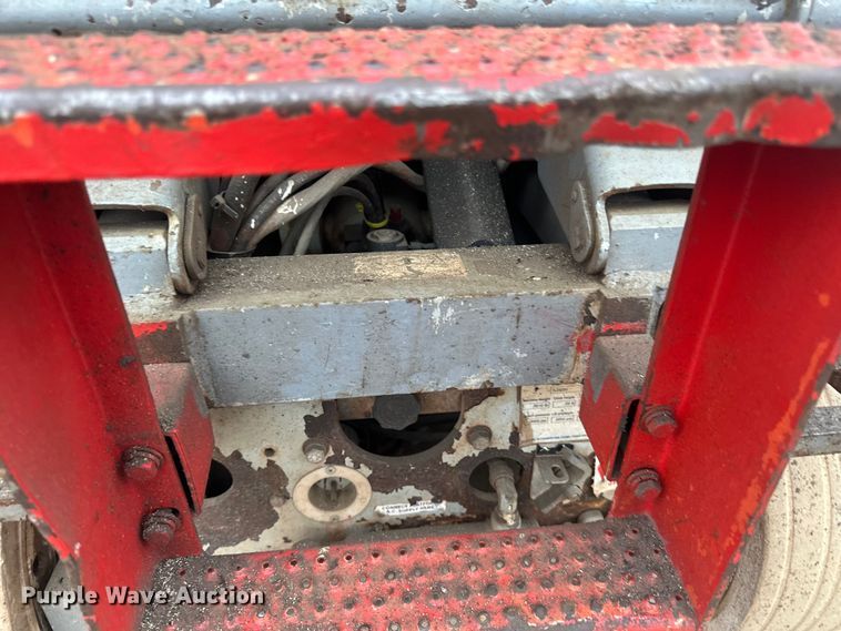 image for item DP8443 2004 Skyjack SJ3220 scissor lift