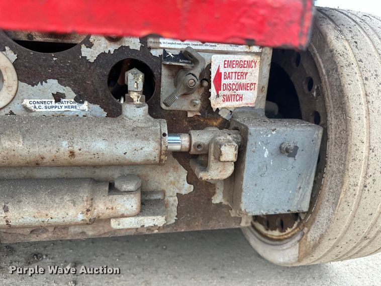 image for item DP8443 2004 Skyjack SJ3220 scissor lift