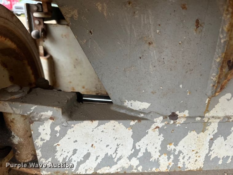 image for item DP8443 2004 Skyjack SJ3220 scissor lift