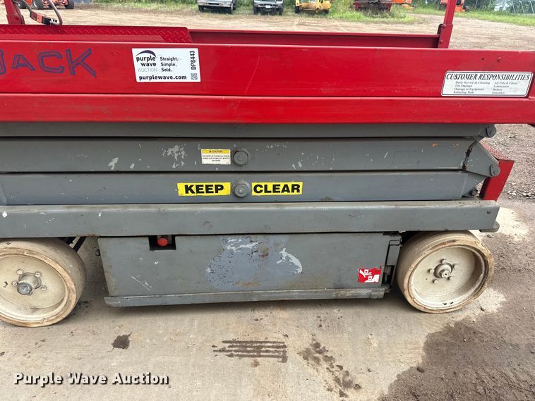 image for item DP8443 2004 Skyjack SJ3220 scissor lift