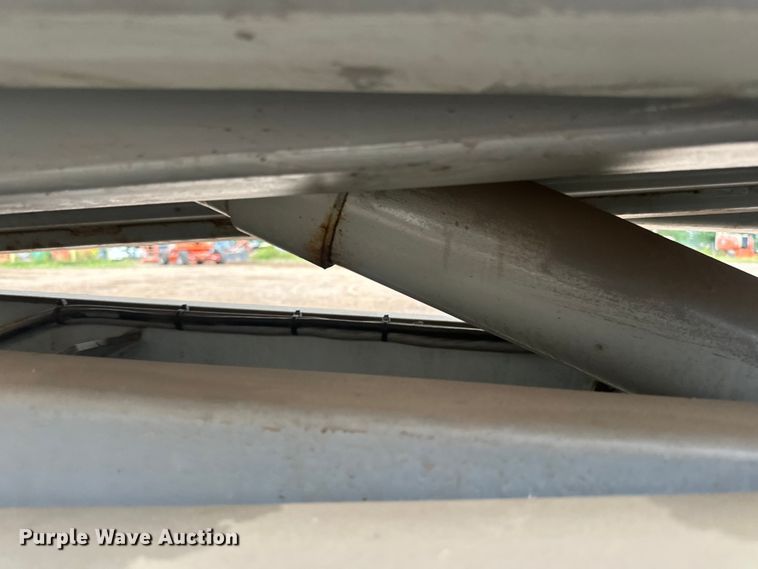 image for item DP8443 2004 Skyjack SJ3220 scissor lift