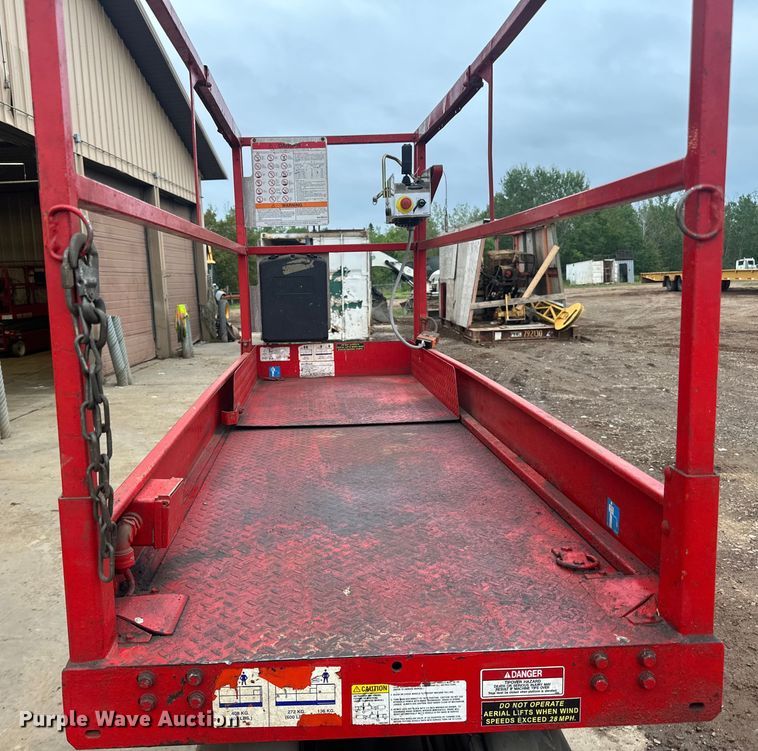 image for item DP8443 2004 Skyjack SJ3220 scissor lift