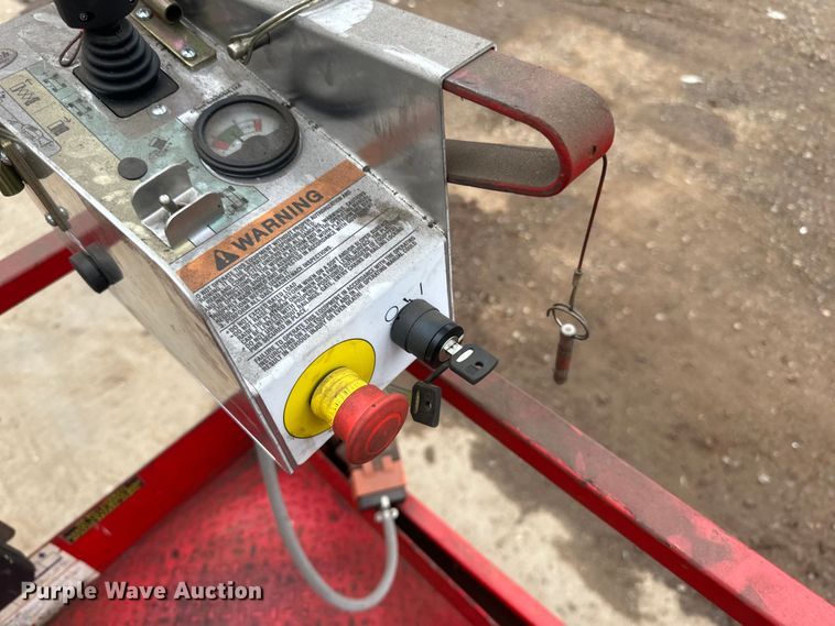 image for item DP8443 2004 Skyjack SJ3220 scissor lift