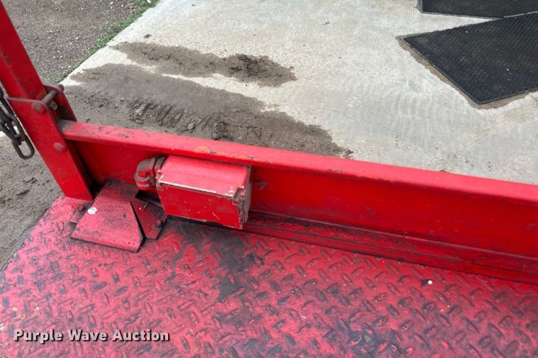 image for item DP8443 2004 Skyjack SJ3220 scissor lift