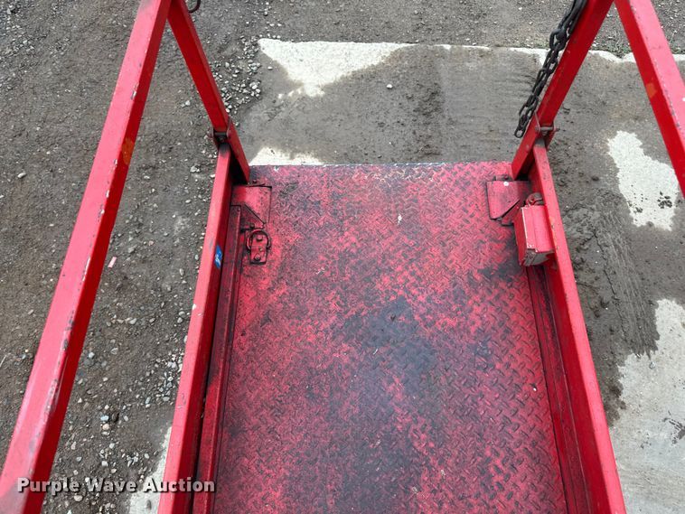 image for item DP8443 2004 Skyjack SJ3220 scissor lift