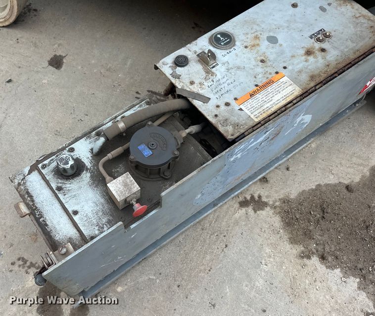 image for item DP8443 2004 Skyjack SJ3220 scissor lift