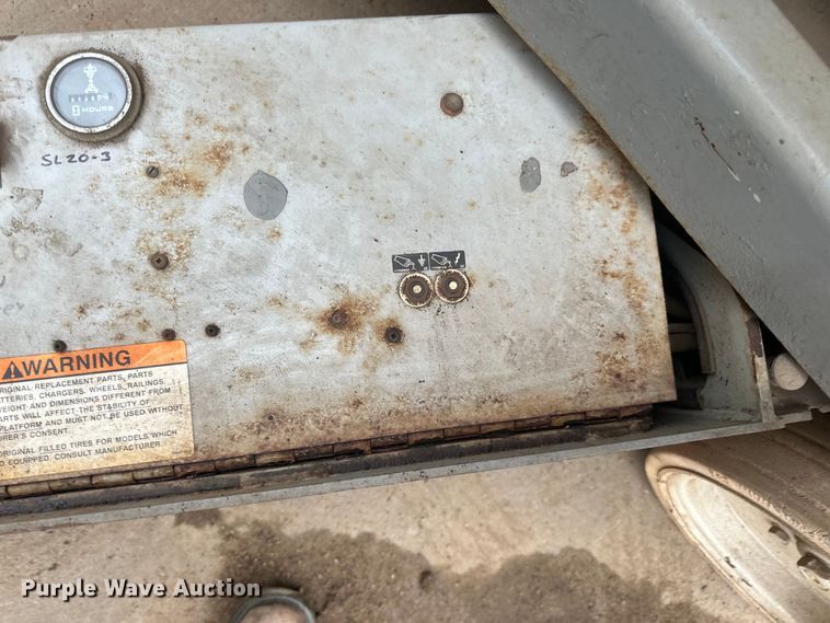 image for item DP8443 2004 Skyjack SJ3220 scissor lift