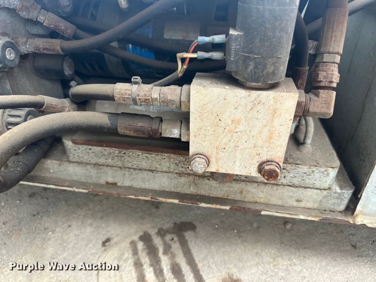 image for item DP8443 2004 Skyjack SJ3220 scissor lift