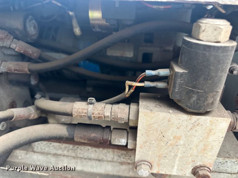 image for item DP8443 2004 Skyjack SJ3220 scissor lift