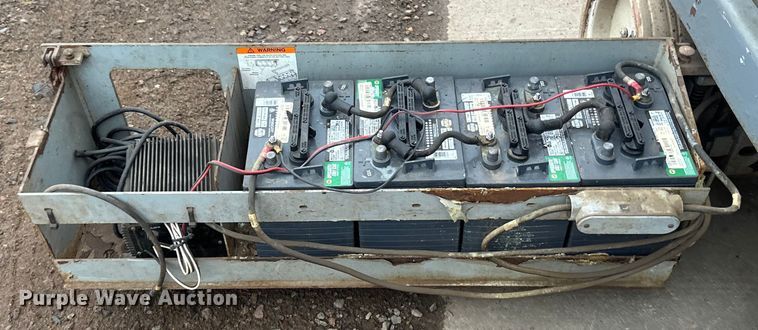 image for item DP8443 2004 Skyjack SJ3220 scissor lift