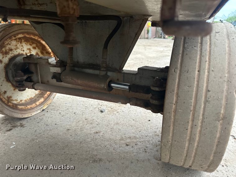 image for item DP8443 2004 Skyjack SJ3220 scissor lift